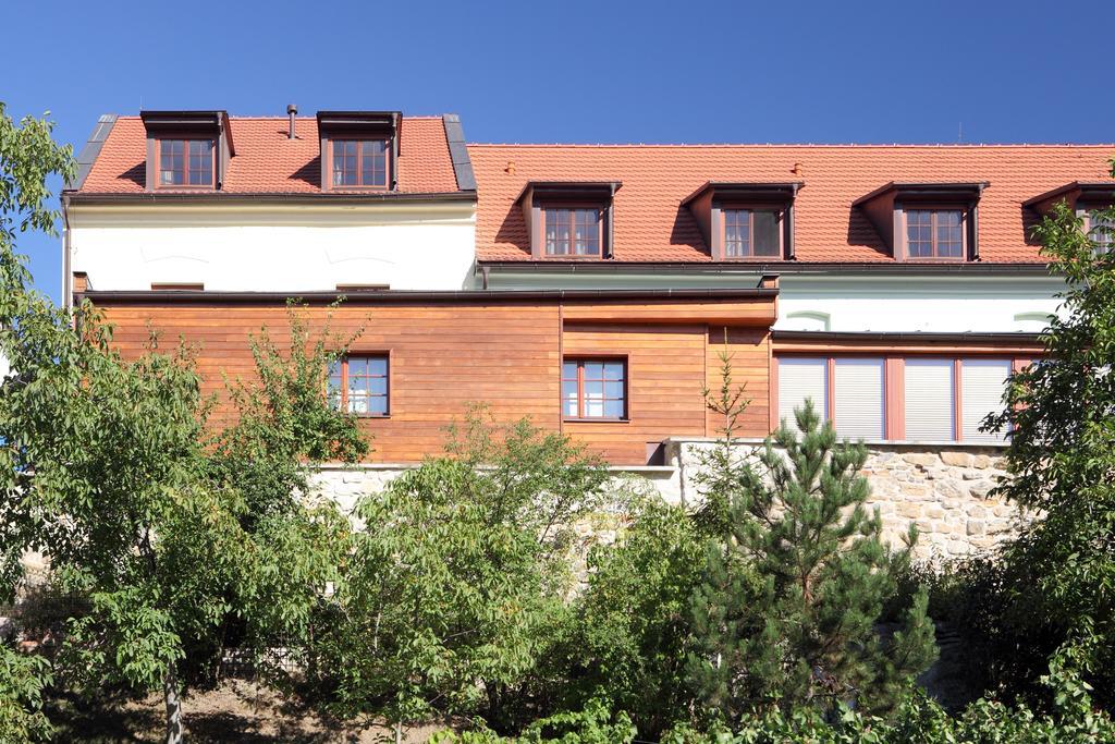 Hotel Chvalska Tvrz Prague Exterior photo