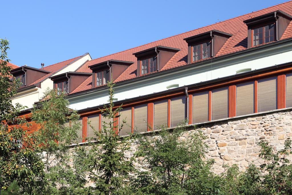 Hotel Chvalska Tvrz Prague Exterior photo
