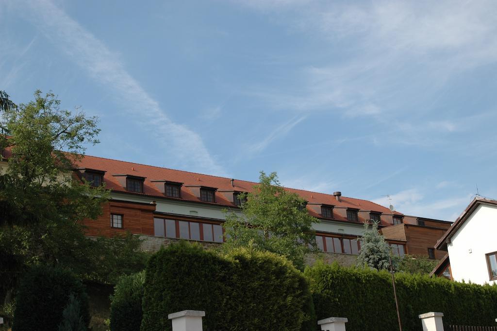 Hotel Chvalska Tvrz Prague Exterior photo